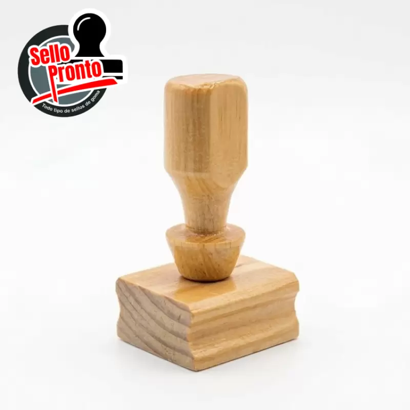Sello en  madera de 4 x 4 cm